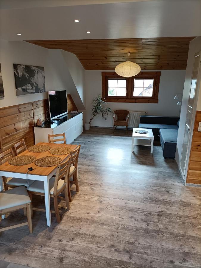 Apartament Na Uboczu Apartment ชกลาร์สกา ปอเรมบา ภายนอก รูปภาพ